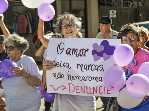 Caminhada pela conscientização marca o Junho Violeta