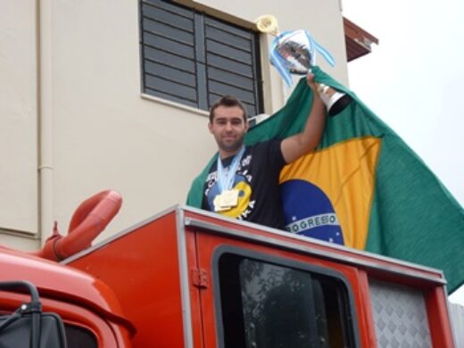 Passo-fundense é campeão mundial de kickboxing