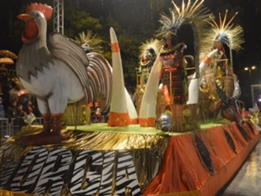 Escolas de samba aprovam novo modelo do Carnaval de Passo Fundo