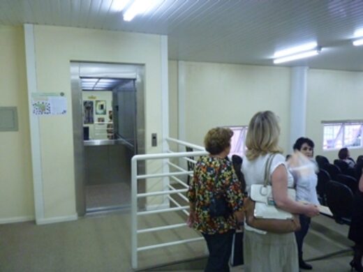 Prefeitura resolve problema de acessibilidade ao prédio da Academia de Letras