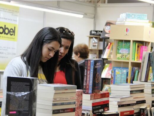 Mais de 70 mil pessoas visitaram a Feira do Livro