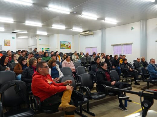 Reunião definiu trabalho dos voluntários do XVI Festival Internacional de Folclore de Passo Fundo