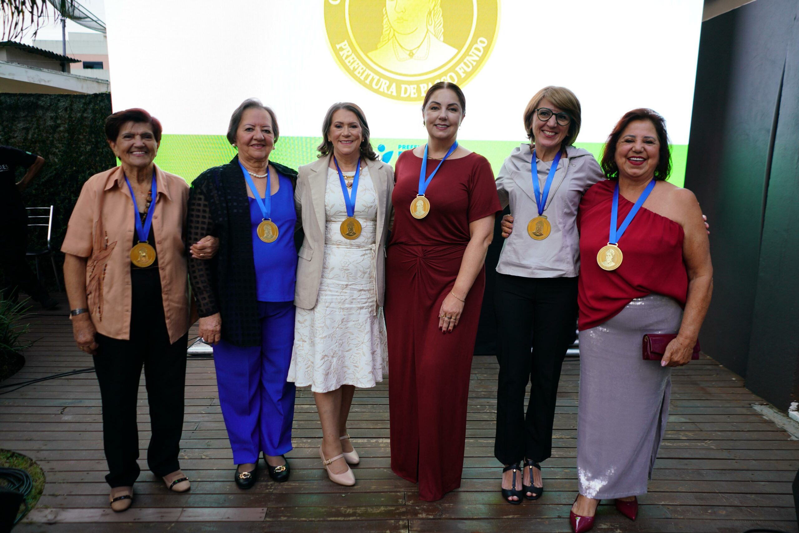 Prefeitura homenageia ex-vereadoras com a Comenda Anna Theodora