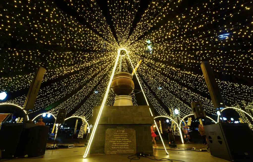Abertura do Natal Sonho e Luz reuniu centenas de pessoas e marcou o início da programação