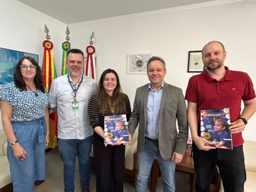 Prefeito Pedro apresenta ao Estado indicadores da Educação e busca potencializar oportunidades para crianças e jovens