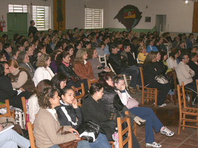 Mais de 500 professores se reuniram no CTG Getúlio Vargas