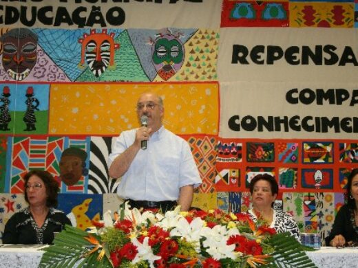 Educação: seminário reúne 800 professores