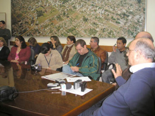 Dipp abre duas escolas para receber alunos do EJA municipal