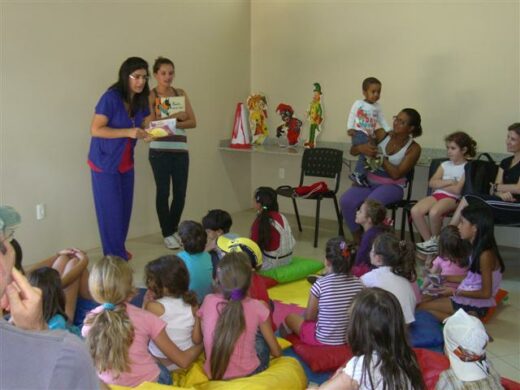 Troca troca de livros  movimentou quiosque da literatura
