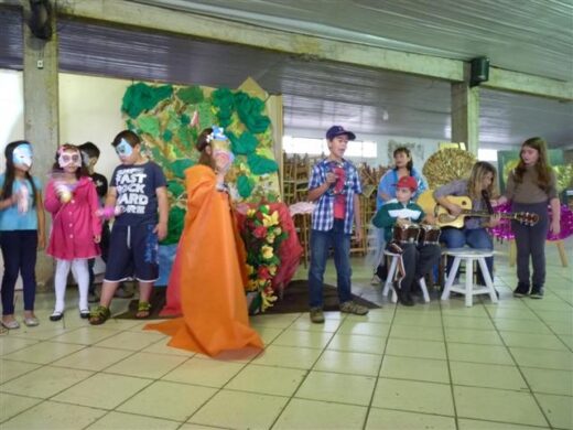 Lindiara Paz e “os artistas da minha terra”
