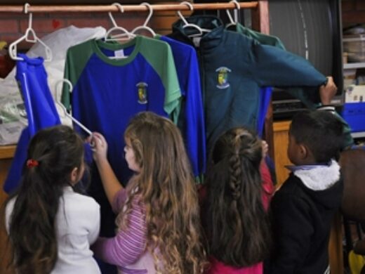 Encerra nesta sexta-feira o atendimento da Central de Trocas do Uniforme Escolar