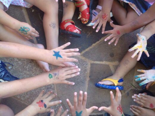 Colônia de férias: diversas atividades envolvem crianças no recesso escolar