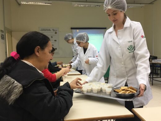 Encontro reúne 80 cozinheiras da rede municipal