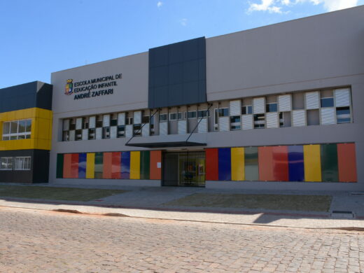 Prefeitura inaugura primeira escola-modelo