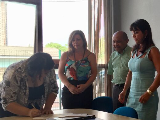 Prefeitura dá posse a professores de 21 escolas