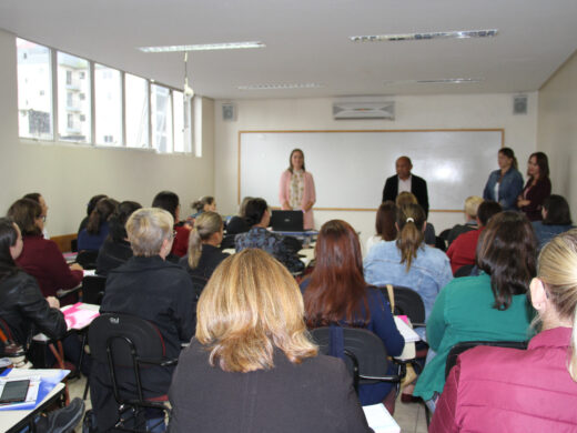 Diretores da educação infantil passam por formação