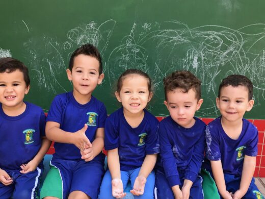 Começa a entrega do Uniforme Escolar