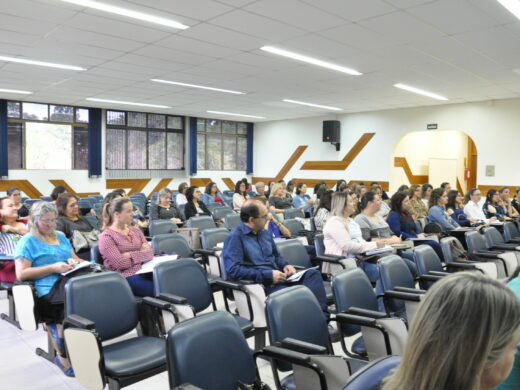 Diretores participam de encontro de formação
