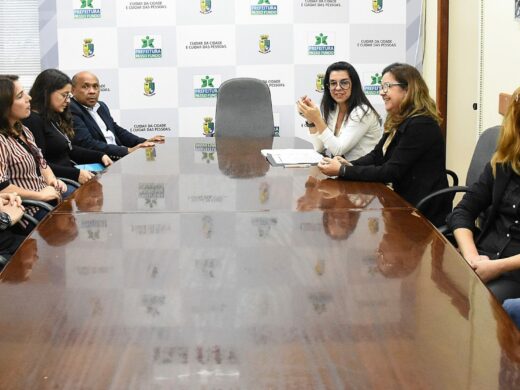 Novos professores municipais são empossados