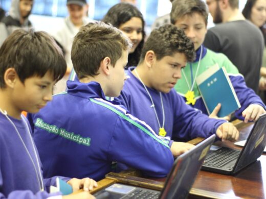 Município apresenta experiência Escola de Hackers