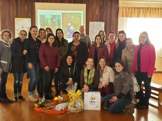 Escola recebe visita de comitiva de outras cidades