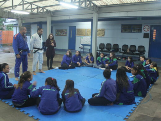 Oficinas de jiu-jitsu iniciam nas escolas