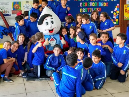 Alunos aprendem sobre doação de sangue