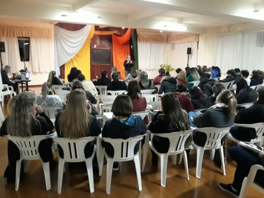 EMEI apresenta Pedagogia Waldorf para região