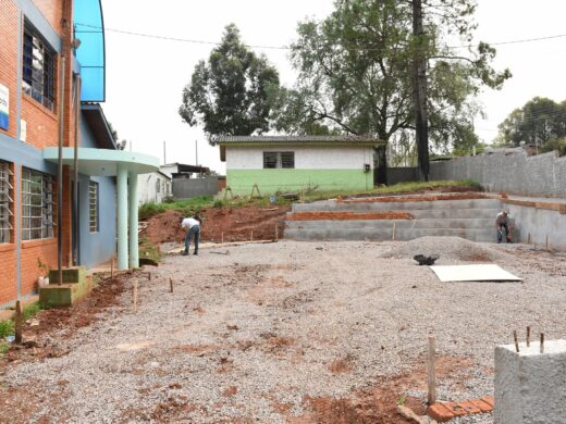 Escola do bairro Valinhos está recebendo obras
