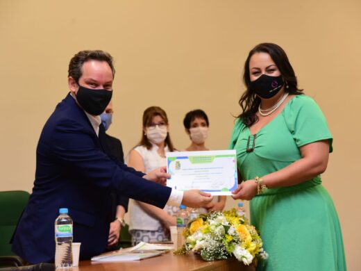 Diretores das 72 escolas municipais são empossados