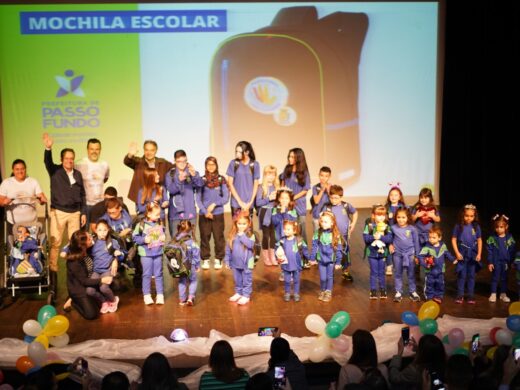 Prefeito Pedro confirma entrega da mochila escolar para os alunos da rede municipal