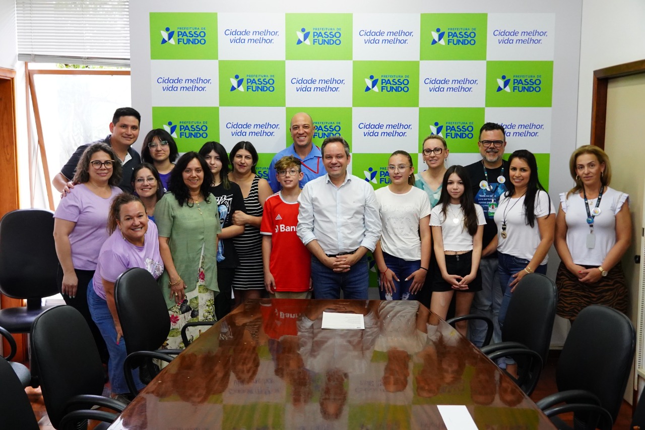 <strong>Prefeito Pedro recebe alunos vencedores do projeto Missão Cidade Educadora</strong>