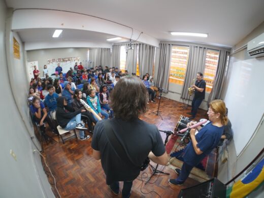 Prefeitura abre inscrições para alunos que queiram integrar a Escola Pública de Música Yamandu Costa