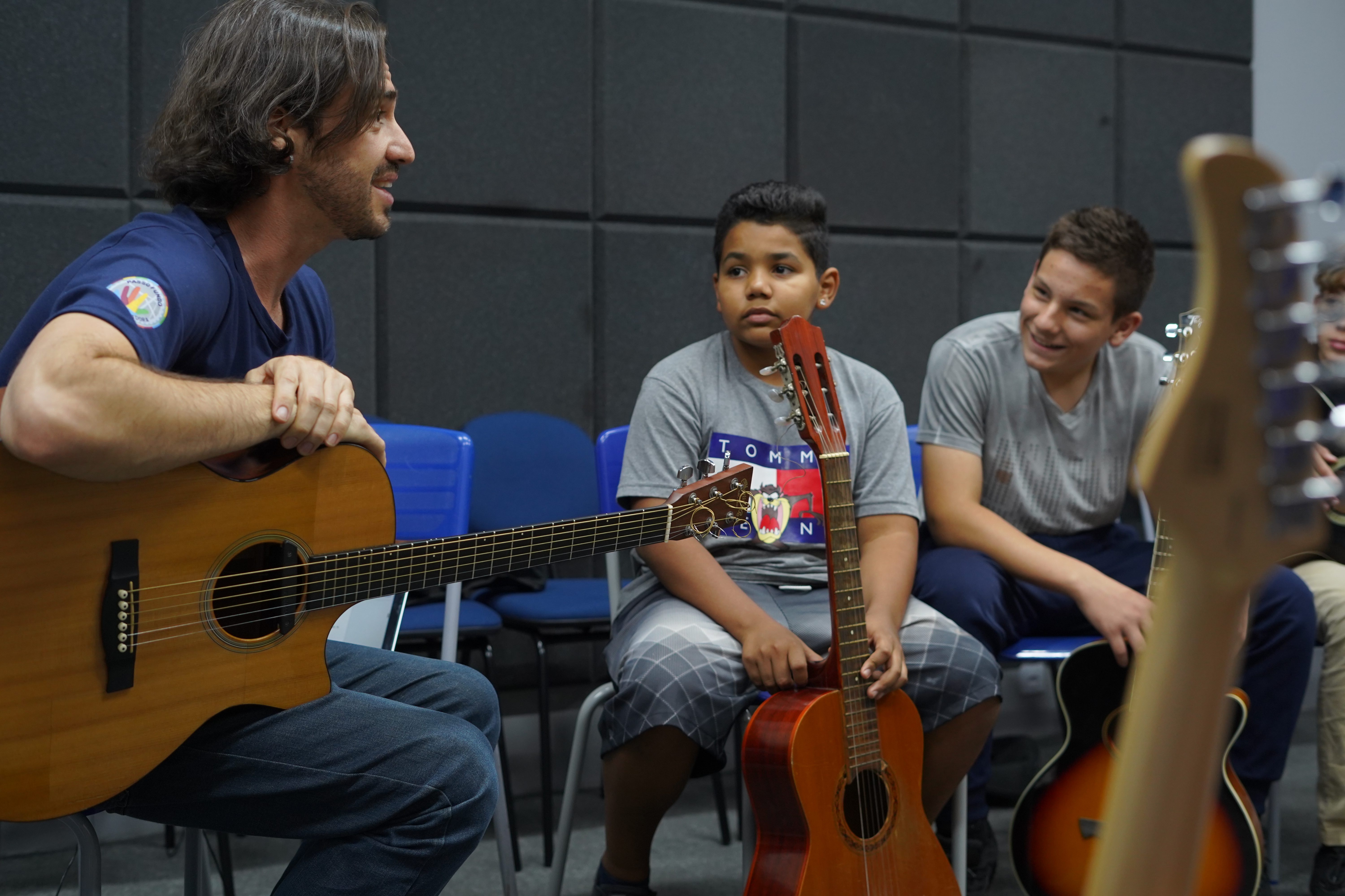 Escola Pública de Música Yamandu Costa completa um mês de atividades