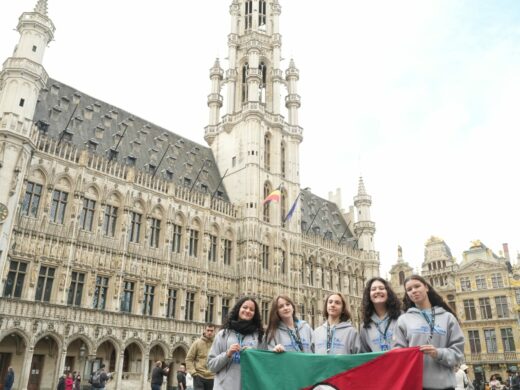 Alunos da rede municipal conhecem espaços históricos, culturais e educacionais de Bruxelas