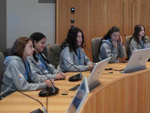 Em Bruxelas, alunos apresentam projetos desenvolvidos pela Educação de Passo Fundo