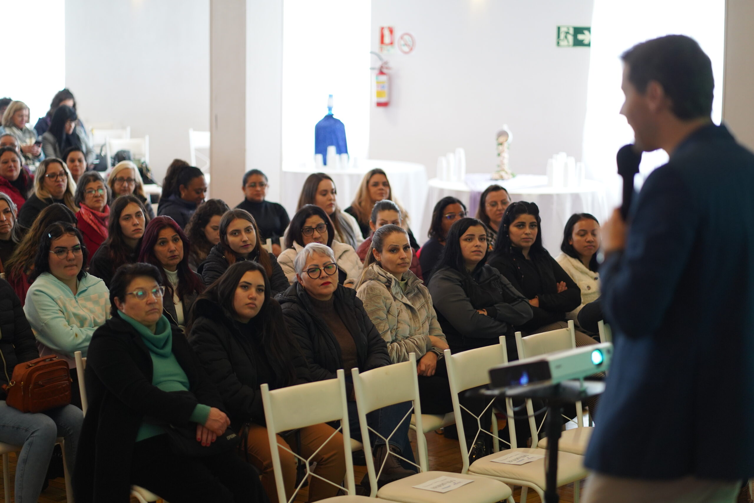 Monitores da rede municipal realizam nova formação