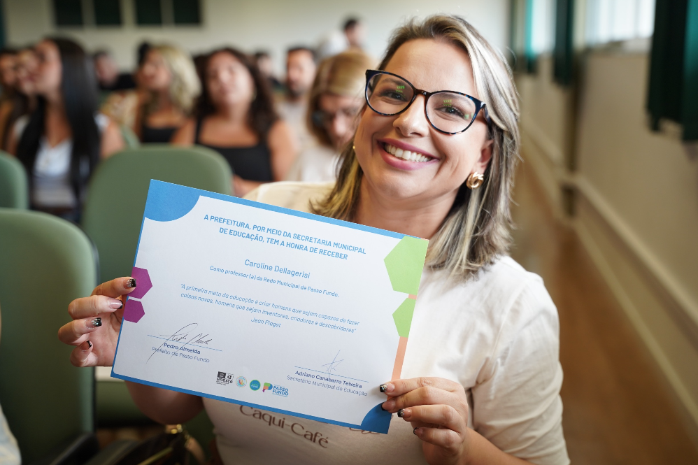 Prefeitura empossa 60 novos profissionais para a rede municipal de ensino