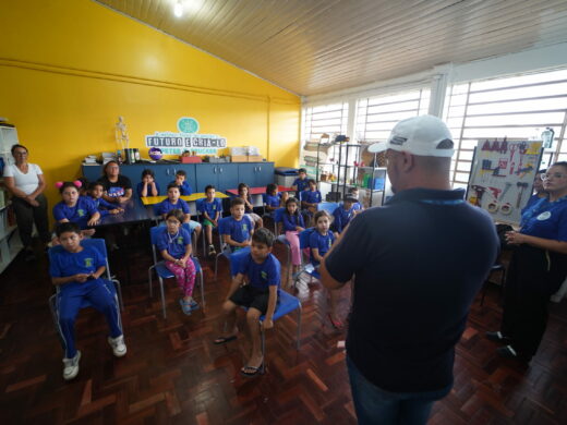 Programa Escola + Segura leva ações preventivas e atividades educativas às escolas municipais
