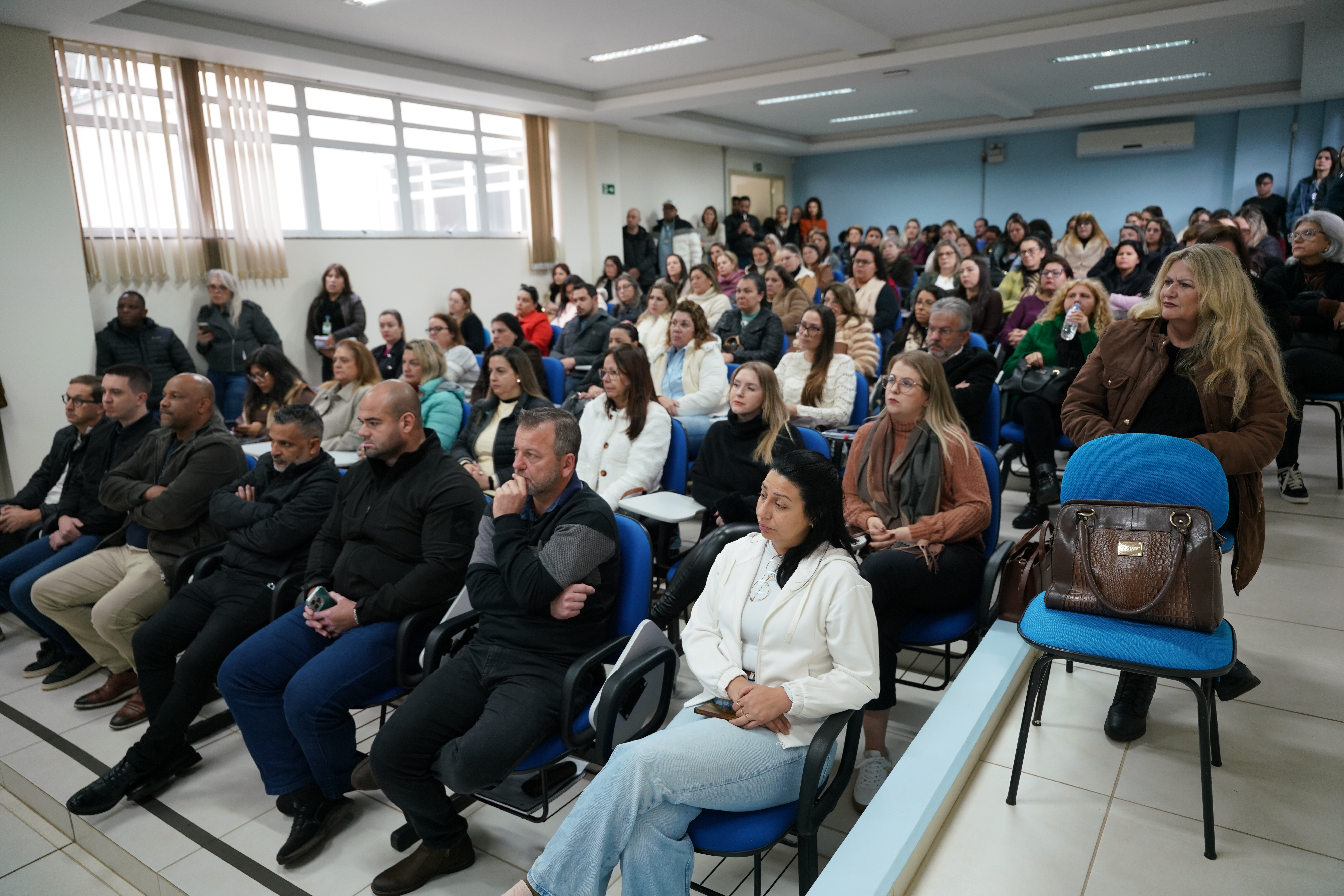 Prefeitura encaminha projeto que cria 14º e 15º salários para profissionais da educação municipal