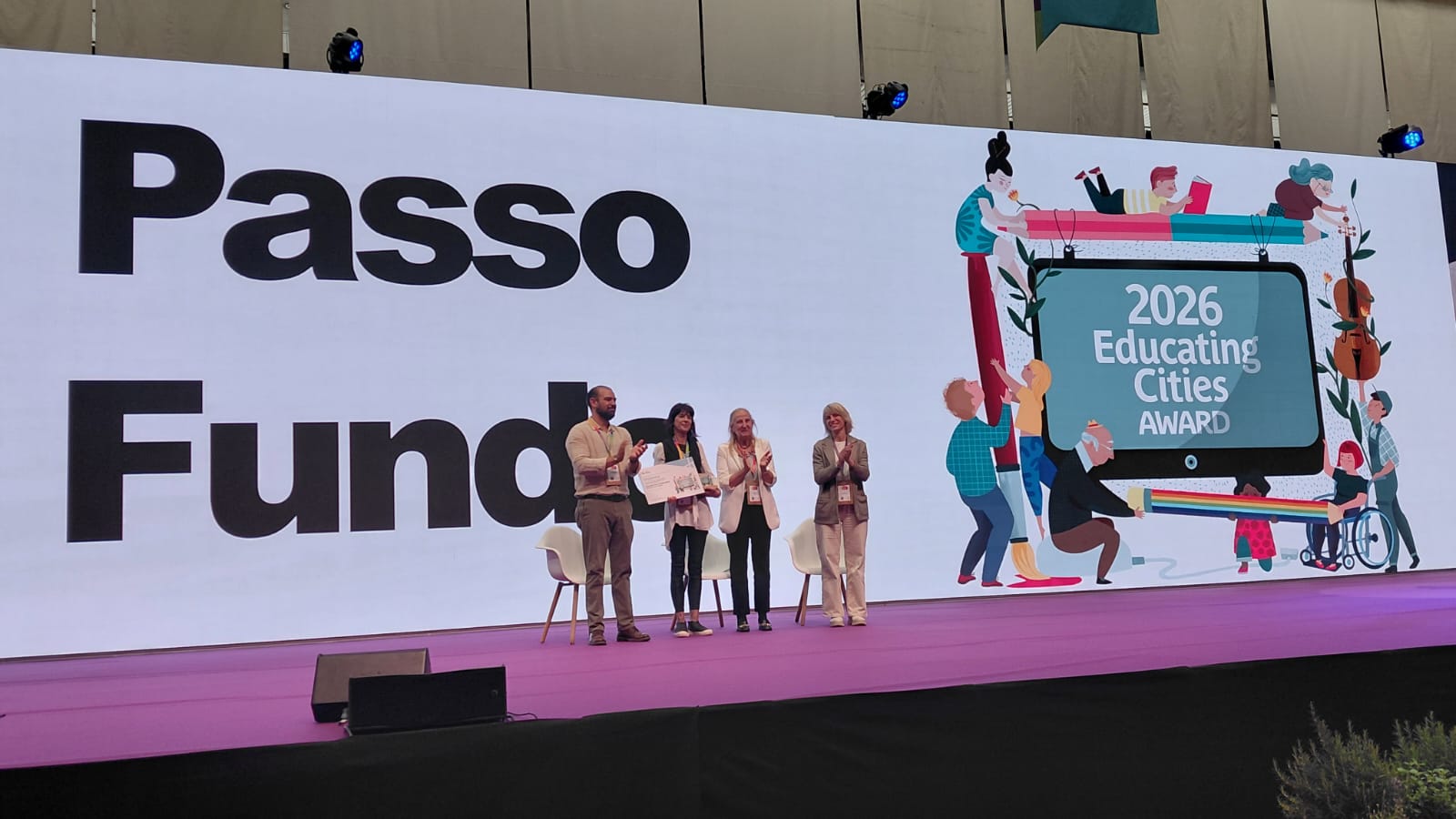 Escola das Profissões ganha reconhecimento em encontro Internacional