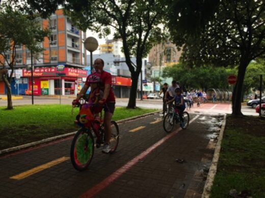 Passeio ciclístico de volta às aulas incentiva o uso da bicicleta e o esporte