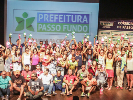 Corrida de Rua entrega troféus aos vencedores