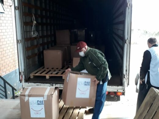 JBS doa 13 mil aventais para o município