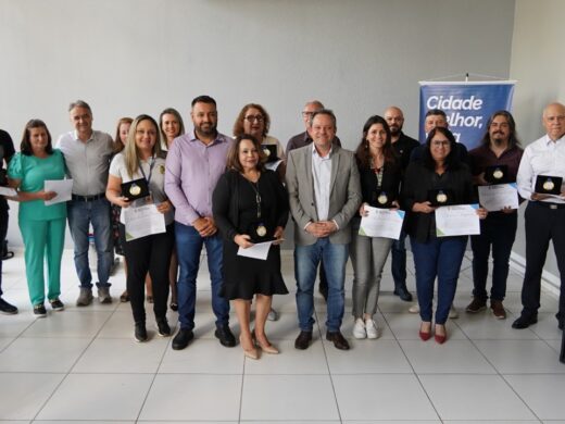 Prefeitura e Simpasso homenageiam servidores municipais
