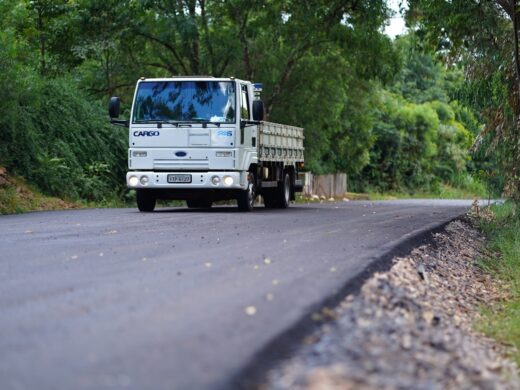 Prefeitura: interior segue recebendo asfalto nas estradas
