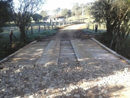 Prefeitura finaliza ponte no distrito de São Roque