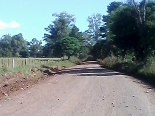 Prefeitura recupera ponte e revitaliza estrada no interior