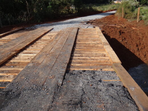 Ponte da Estrada do Trigo é reconstruída