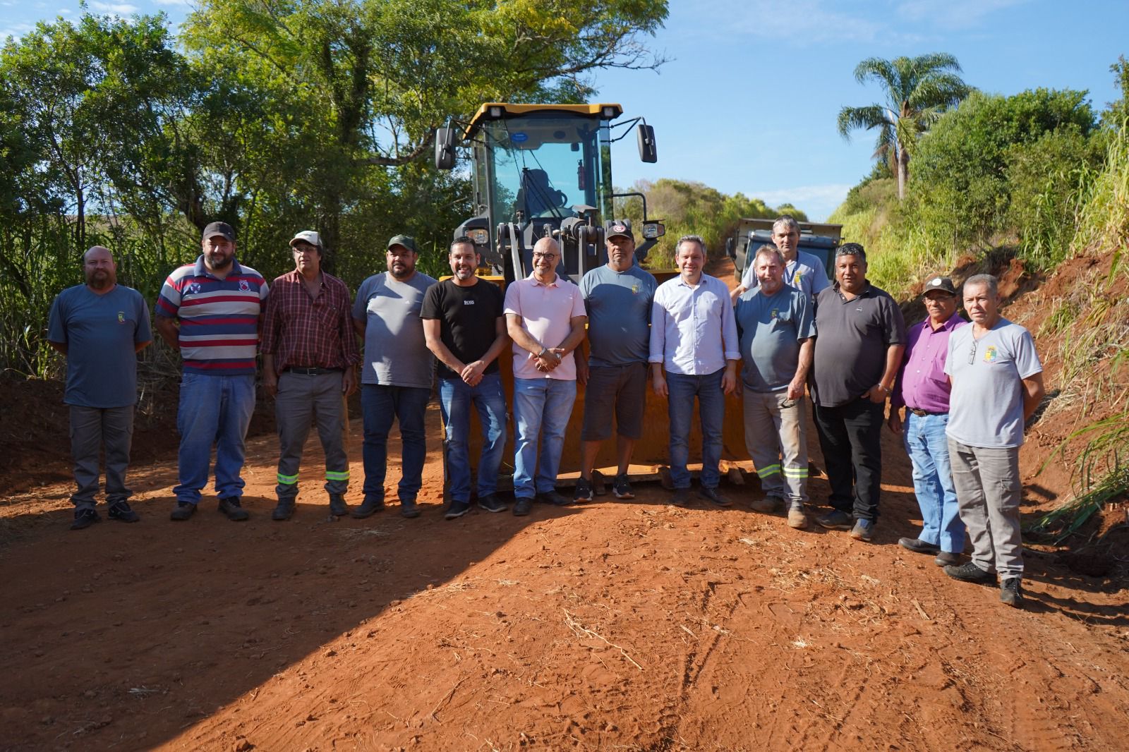 Prefeitura recebe nova máquina para melhorias na infraestrutura do Interior